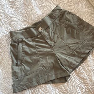 Athleta women’s Trekkie hiking shorts grey